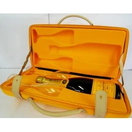 Champagne Veuve Clicquot Traveller Brut (750ml) + 2 Taças